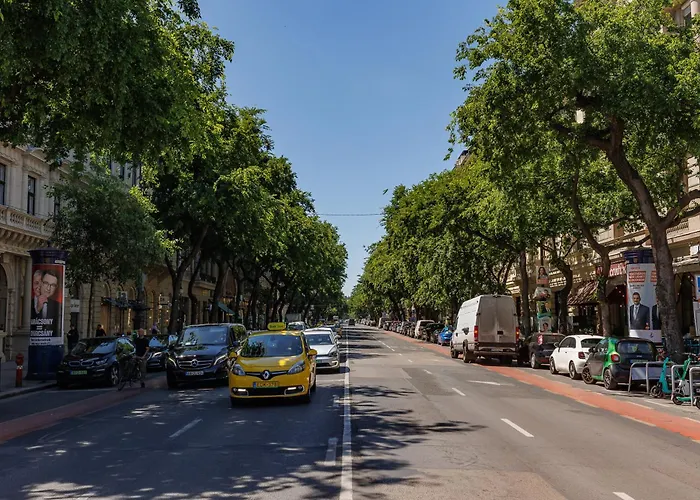Little Treasure At Liszt With Free Parking Apartamento